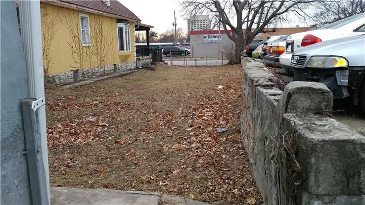 2745 Cherry St, Kansas City, MO 64109