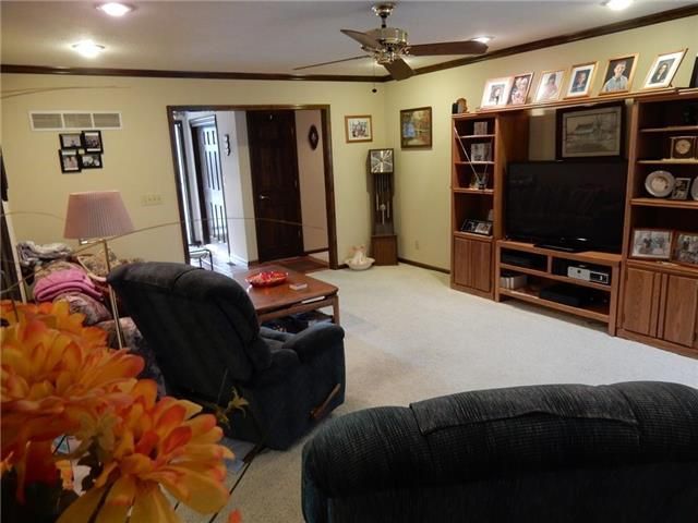 12200 E 58th Pl, Kansas City, MO 64133