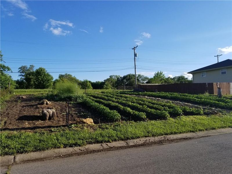 E 139th Ter, Grandview, MO 64030