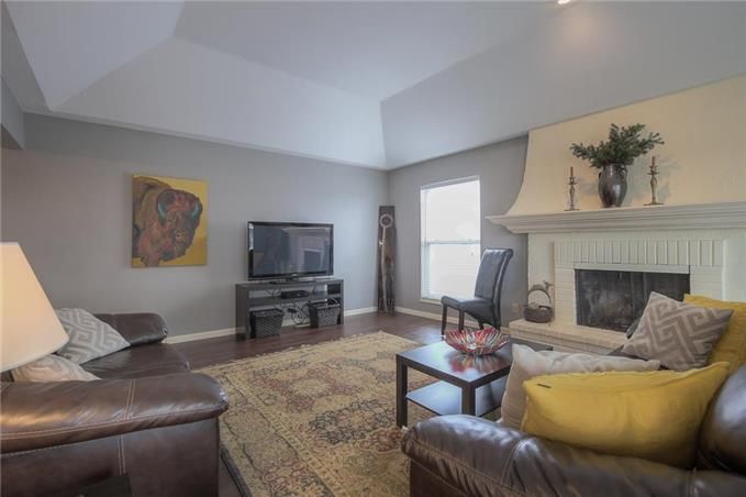 8702 Riggs St, Overland Park, KS 66212