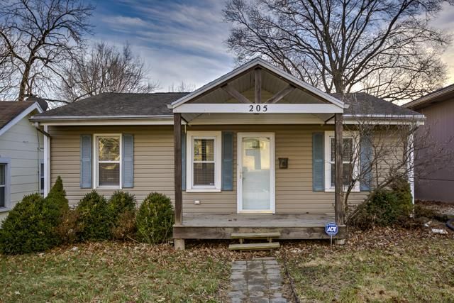 205 E 78th St, Kansas City, MO 64114