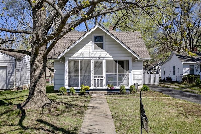 102 E 80th St, Kansas City, MO 64114