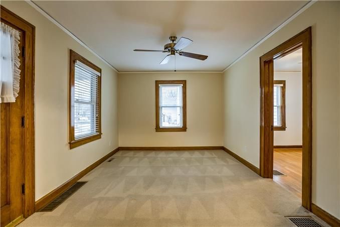 102 E 80th St, Kansas City, MO 64114