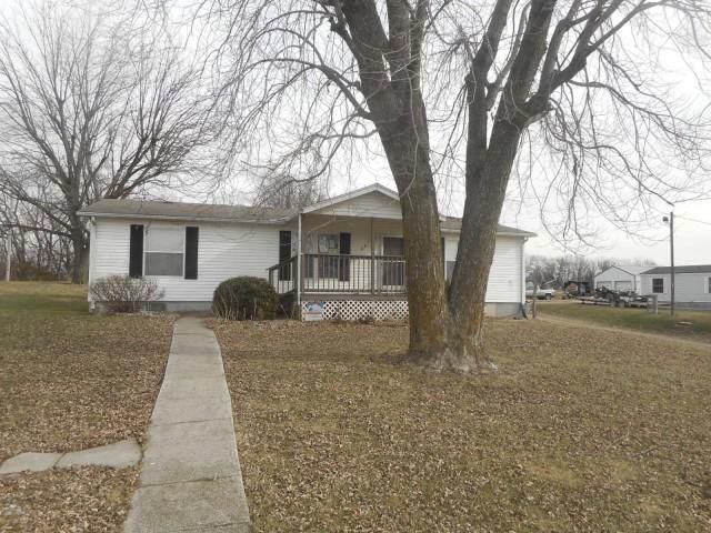 304 E Walnut Ave, Stewartsville, MO 64490