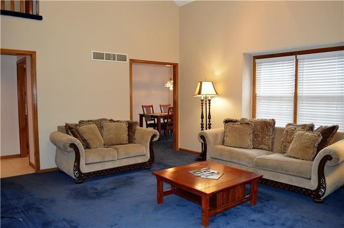 10912 W 115th Ter, Overland Park, KS 66210