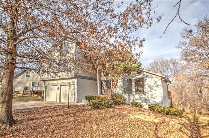 1108 NE 97th Pl, Kansas City, MO 64155