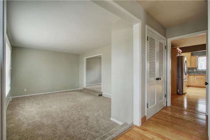 9105 W 104th Ter, Overland Park, KS 66212
