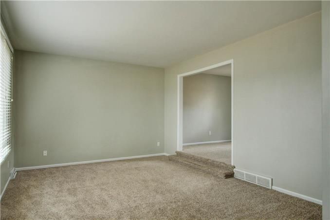 9105 W 104th Ter, Overland Park, KS 66212