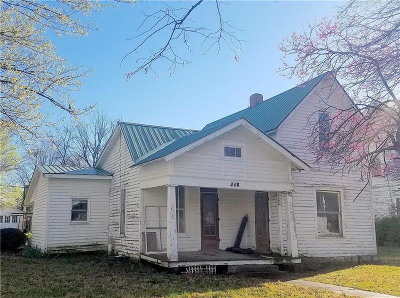336 W 4th Ave, Garnett, KS 66032