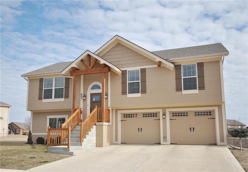 621 N Rockwell Ct, Independence, MO 64056