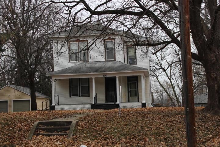 2019 Agency Rd, St Joseph, MO 64503