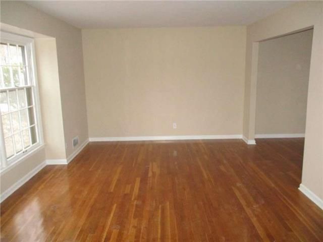 3513 E 105th Ter, Kansas City, MO 64137