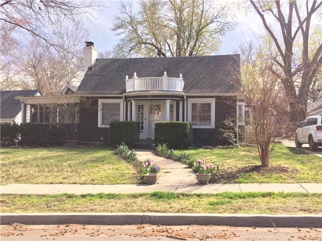 121 E 65th Ter, Kansas City, MO 64113
