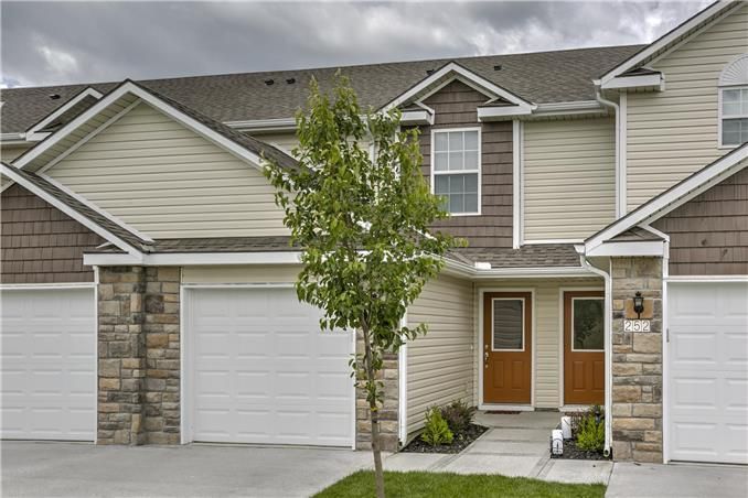 238 Pointe Ln, Raymore, MO 64083