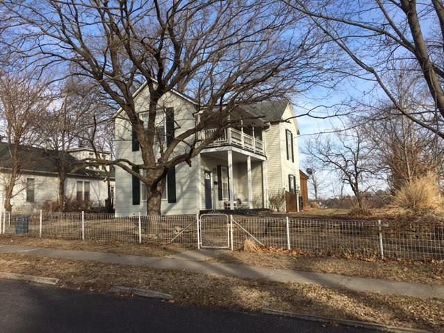1319 Main St, St Joseph, MO 64501