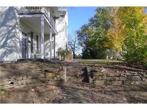 1319 Main St, St Joseph, MO 64501
