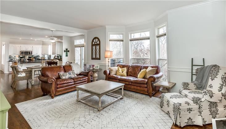 5002 W 155th Ter, Overland Park, KS 66224