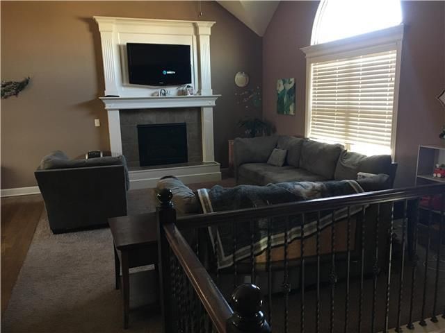 9041 SW 10th St, Blue Springs, MO 64064