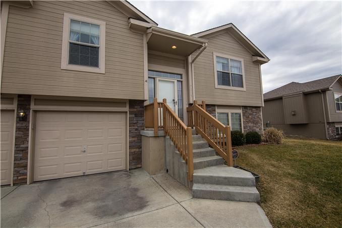 7215 E 165th St, Belton, MO 64012