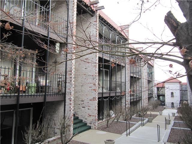 5011 Walnut St #E, Kansas City, MO 64112