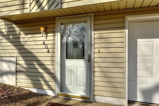 404 NE Richardson Pl, Lee's Summit, MO 64086