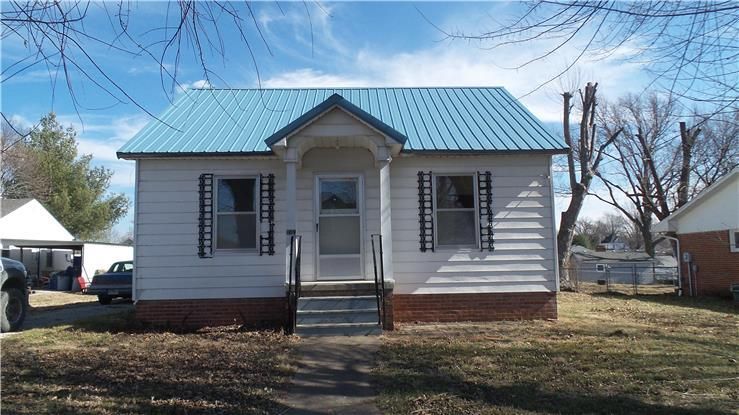 1109 Elm St, Higginsville, MO 64037