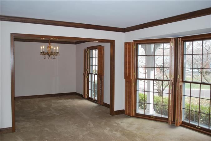 8909 W 104th Ter, Overland Park, KS 66212