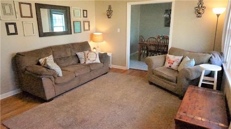 613 W Poor St, Olathe, KS 66061