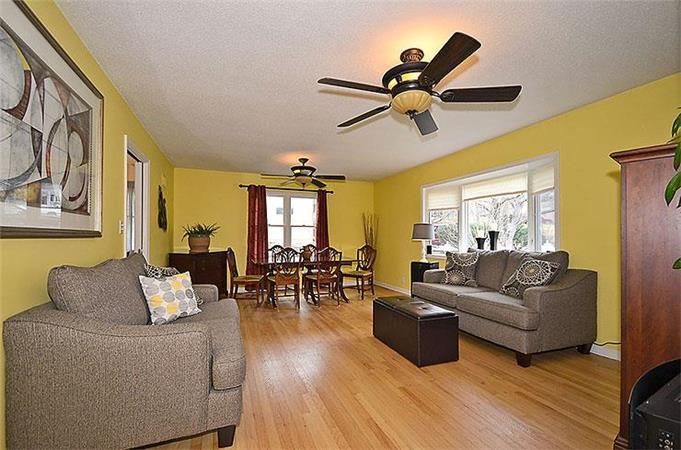 3109 NW Oakcrest Dr, Kansas City, MO 64151