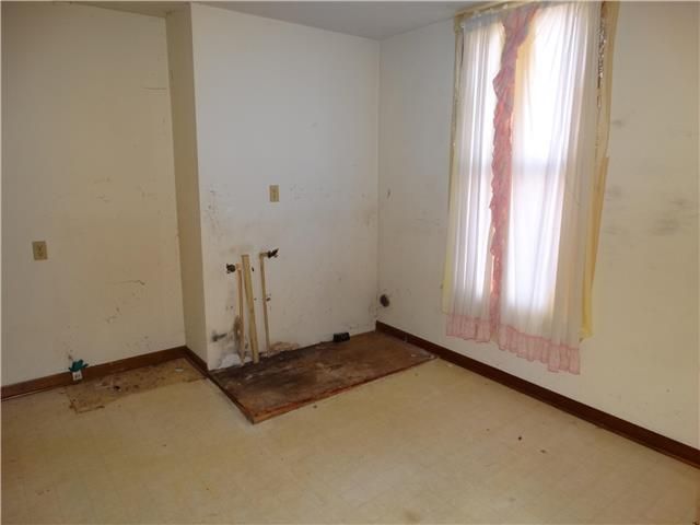 714 N Thornton St, Richmond, MO 64085