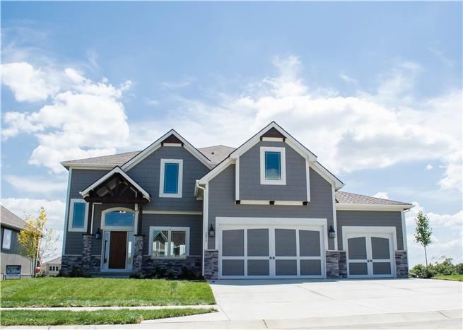 8136 NW 89th Ter, Kansas City, MO 64153