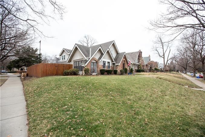 121 E 70th Ter, Kansas City, MO 64113