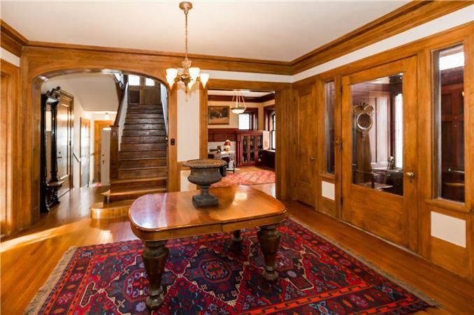 54 Janssen Pl, Kansas City, MO 64109
