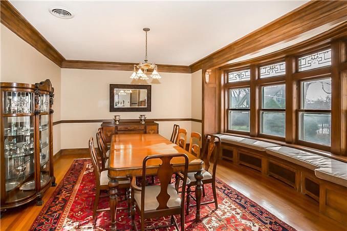 54 Janssen Pl, Kansas City, MO 64109