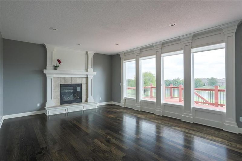 19212 W 98th Ter, Lenexa, KS 66220