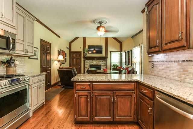 6802 W 132nd Ter, Overland Park, KS 66209