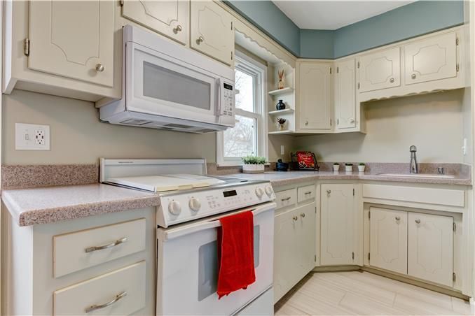 109 E 85th St, Kansas City, MO 64114