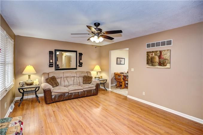 10613 N Mcgee St, Kansas City, MO 64155