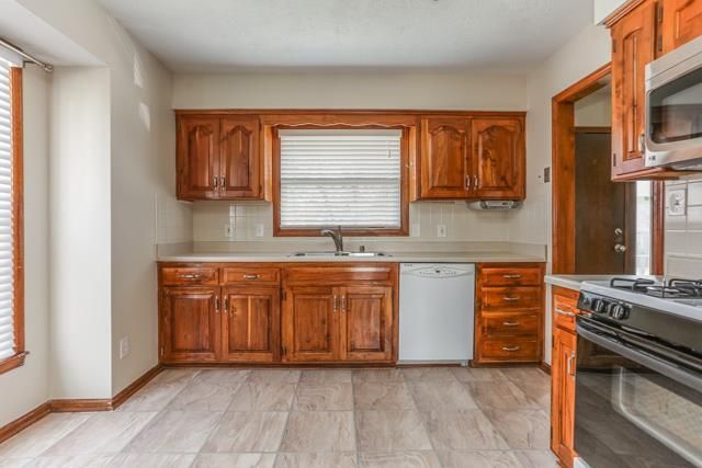 4908 Halsey St, Shawnee, KS 66216