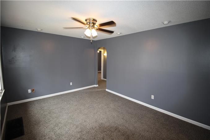 11715 E 30th St, Independence, MO 64052