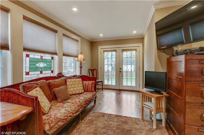 214 E 66th St, Kansas City, MO 64113