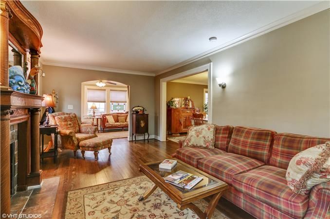 214 E 66th St, Kansas City, MO 64113