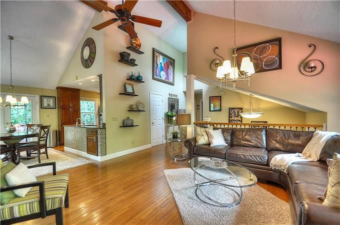 9941 Roe Ave, Overland Park, KS 66207