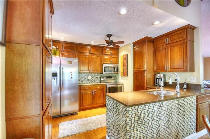 9941 Roe Ave, Overland Park, KS 66207