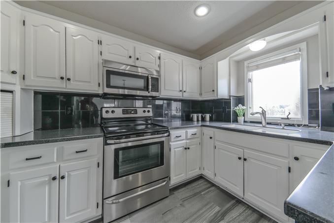 705 NE 95th St, Kansas City, MO 64155