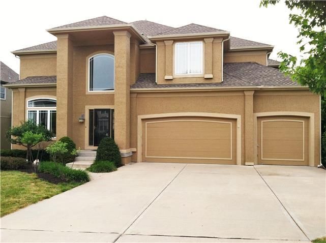 5300 W 155th Ter, Overland Park, KS 66224