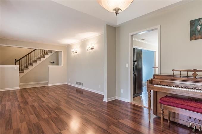801 E 118th Ter, Kansas City, MO 64131