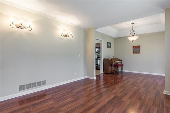 801 E 118th Ter, Kansas City, MO 64131