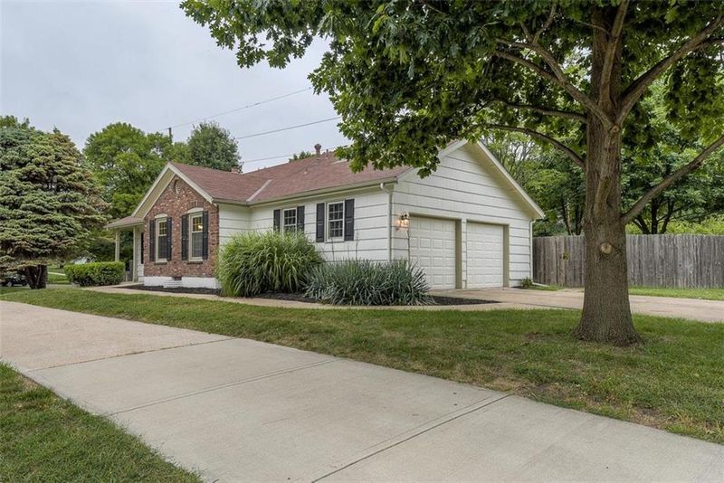 9023 Grant St, Overland Park, KS 66212