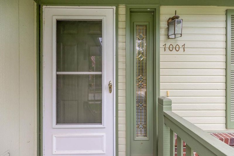 7007 NE 72nd St, Kansas City, MO 64119